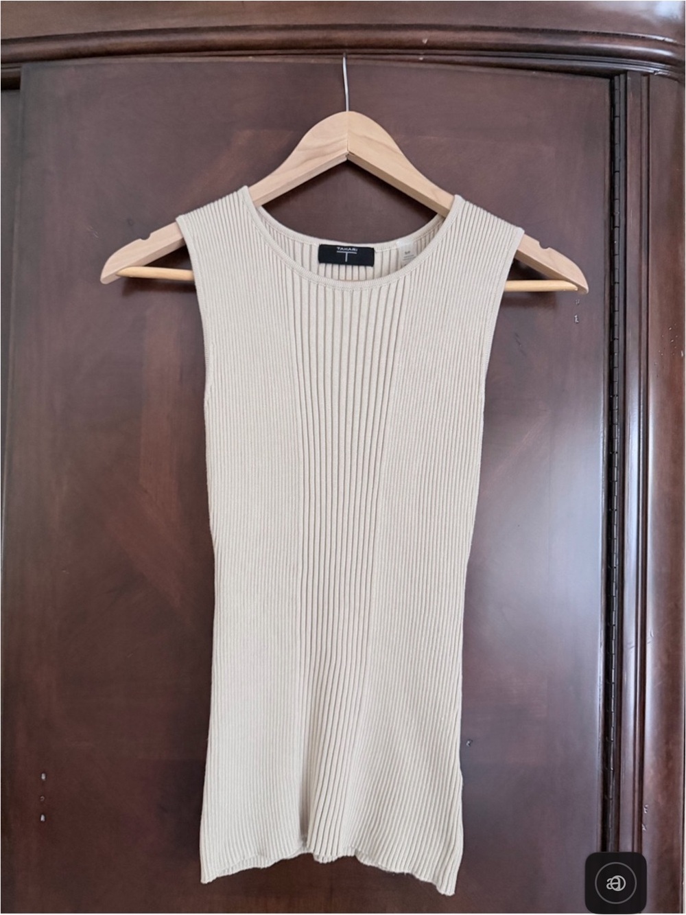 Tahari Beige Ribbed Sleeveless Knit Top